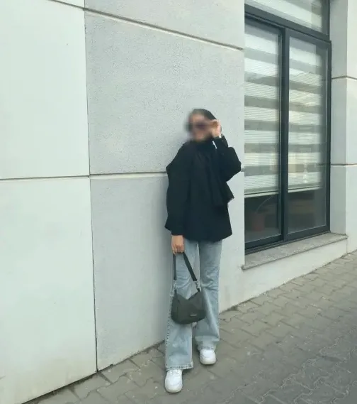 Ayse, 26