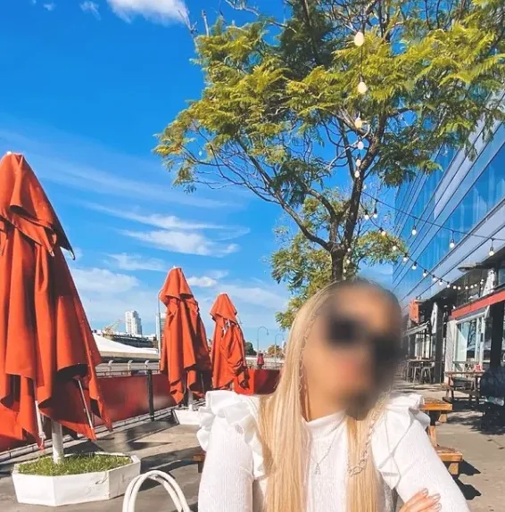 Büsra, 29