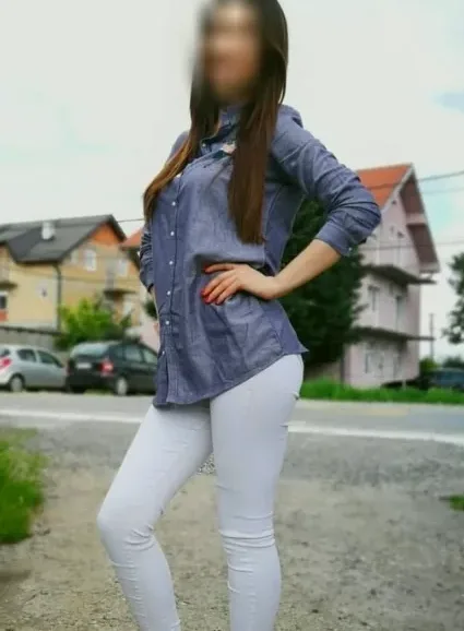 Claudia, 26