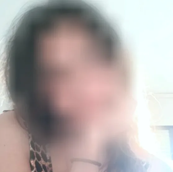 Daniela, 25