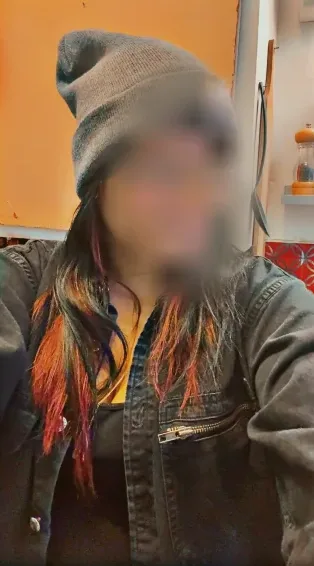 Emilia, 32