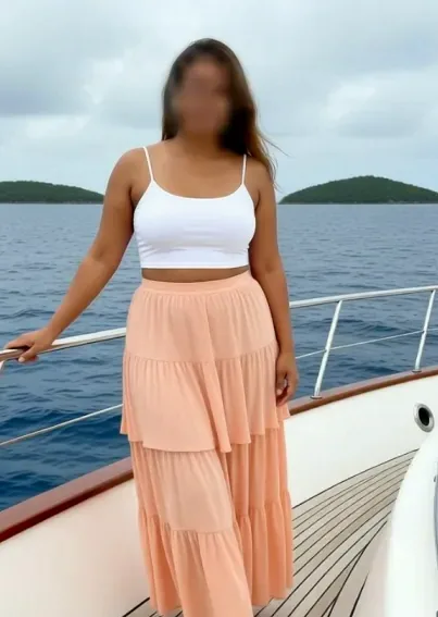 Greta, 32