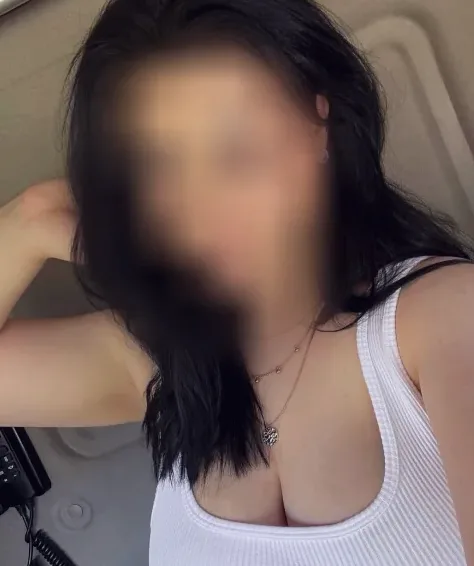 Jasmin, 29