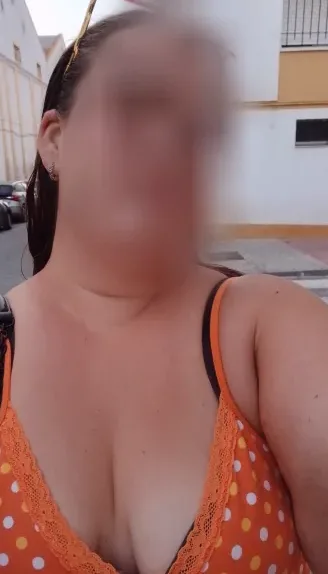 Julia, 24