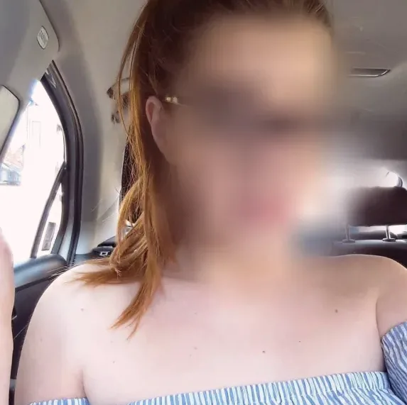 Juliane, 27