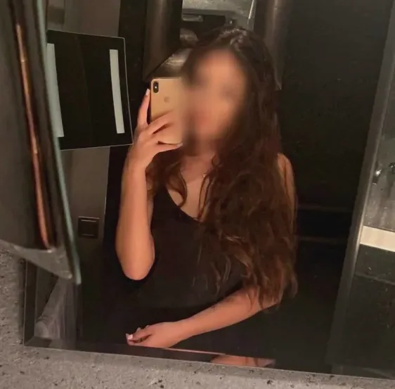 Kira, 24