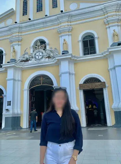 Lara, 24
