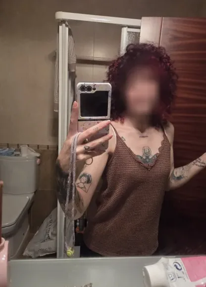 Lara, 36