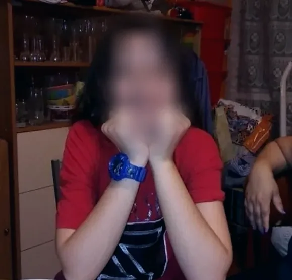 Larissa, 25
