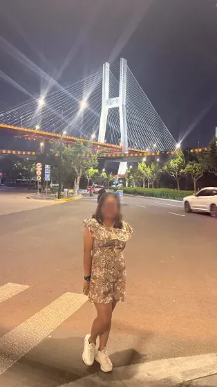 Lilly, 34