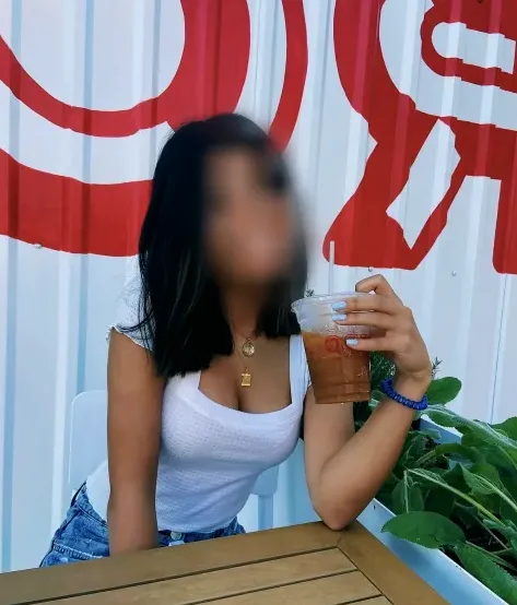 Merve, 19