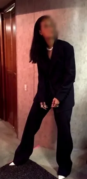 Nicole, 23