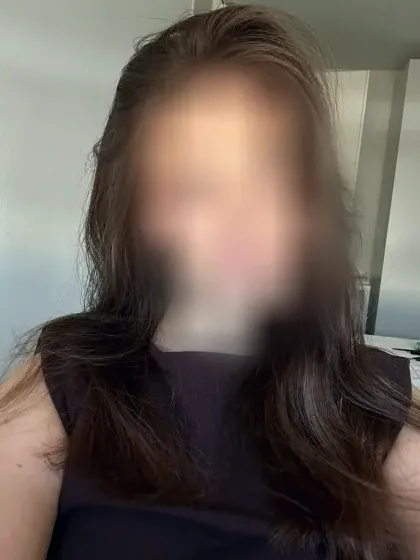 Nina, 28