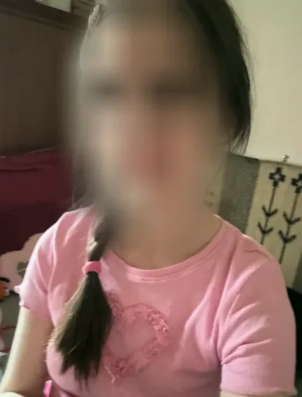 Pauline, 25