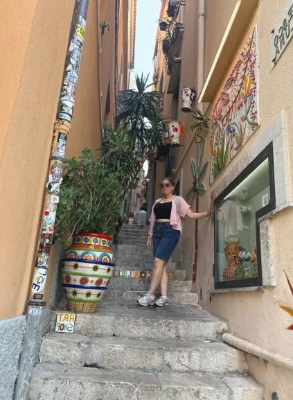 Saskia, 35