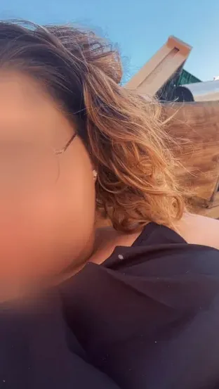 Vivien, 27