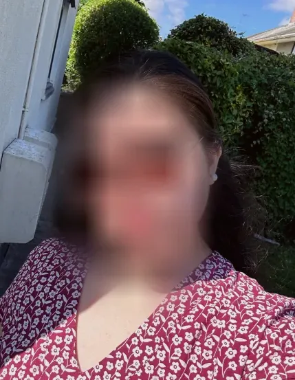 Zeynep, 28